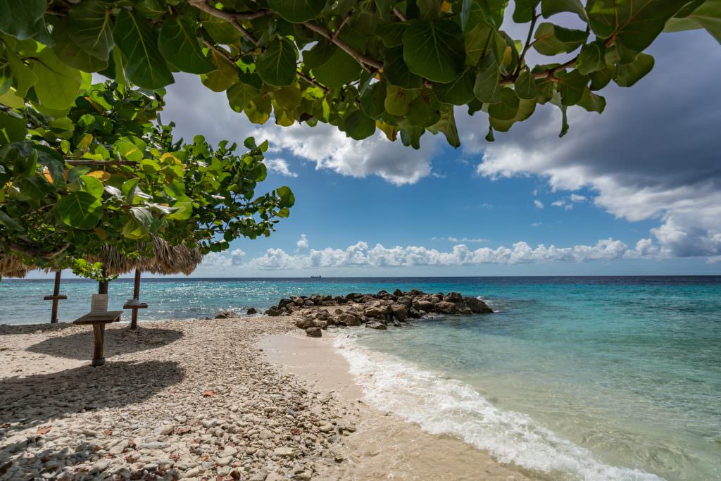 Luxury yacht charter Caribbean private islands tropical sailing experience