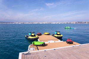 Kaira Yachts – Charade luxury yacht water toys and jet skis