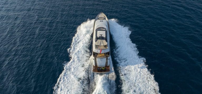 Go motor yacht viewed from the side